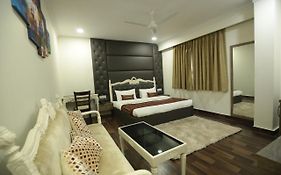 Hotel Red Castle - Near Ganga Ram & Blk Hospital - Karol Bagh