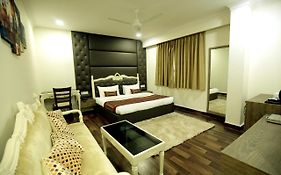 Hotel Red Castle - Near Ganga Ram & Blk Hospital - Karol Bagh
